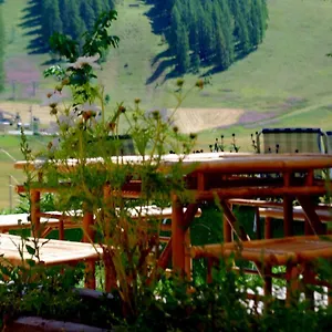 https://la-chaumiere.fr-provencehotel.com